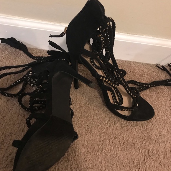 LIKE NEWLightly worn Blck Strappy Ankle Tie Sandal - Picture 4 of 4